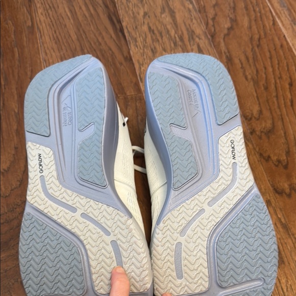 Mount to Coast White and Gray Men's Sneakers - Picture 2 of 4